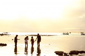 Galeri Photo Menikmati Sore di Pasir Putih Pangandaran