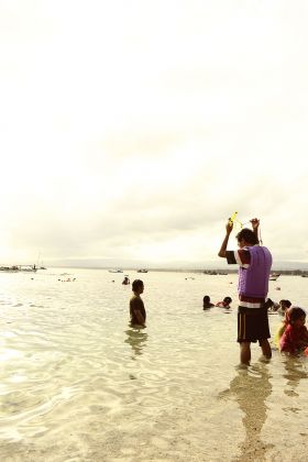 Galeri Photo Menikmati Sore di Pasir Putih Pangandaran