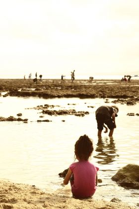 Galeri Photo Menikmati Sore di Pasir Putih Pangandaran