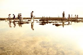 Galeri Photo Menikmati Sore di Pasir Putih Pangandaran