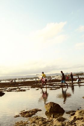 Galeri Photo Menikmati Sore di Pasir Putih Pangandaran