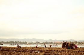 Galeri Photo Menikmati Sore di Pasir Putih Pangandaran