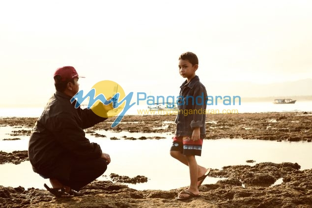 Galeri Photo Menikmati Sore di Pasir Putih Pangandaran