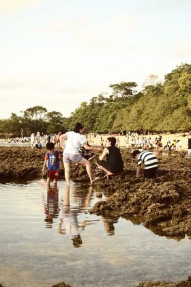 Galeri Photo Menikmati Sore di Pasir Putih Pangandaran