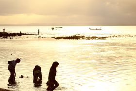 Galeri Photo Menikmati Sore di Pasir Putih Pangandaran