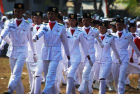 Aksi Pasukan Pengibar Bendera (Paskibra) Peringatan HUT RI di Pangandaran