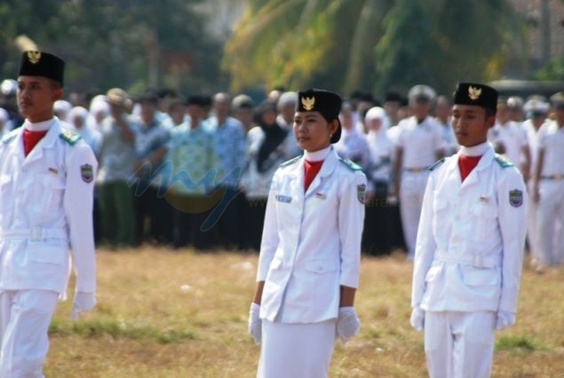 Aksi Pasukan Pengibar Bendera (Paskibra) Peringatan HUT RI di Pangandaran