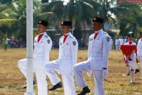 Aksi Pasukan Pengibar Bendera (Paskibra) Peringatan HUT RI di Pangandaran