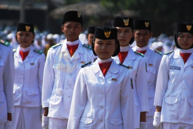 Aksi Pasukan Pengibar Bendera (Paskibra) Peringatan HUT RI di Pangandaran