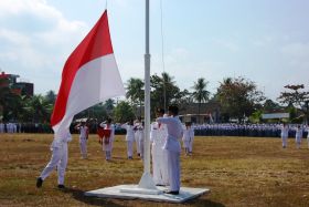 Aksi Pasukan Pengibar Bendera (Paskibra) Peringatan HUT RI di Pangandaran