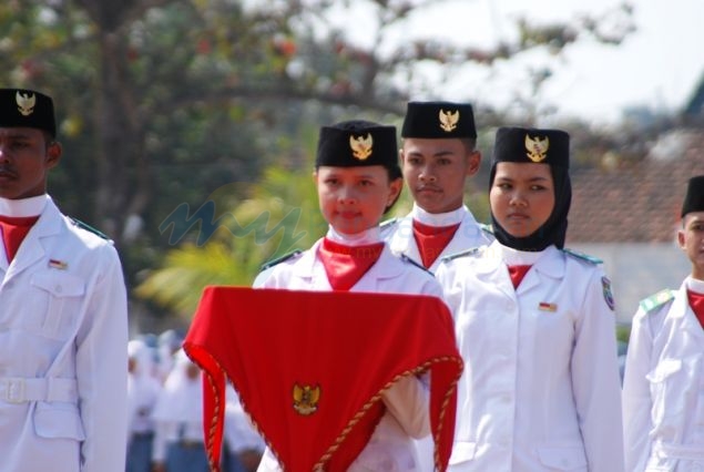 Aksi Pasukan Pengibar Bendera (Paskibra) Peringatan HUT RI di Pangandaran