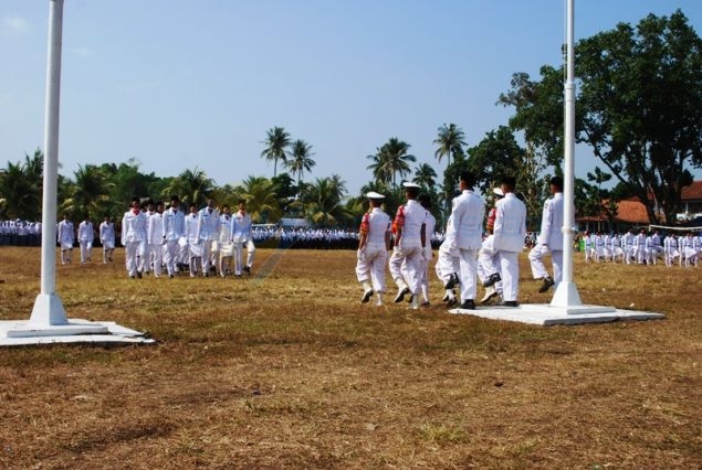Aksi Pasukan Pengibar Bendera (Paskibra) Peringatan HUT RI di Pangandaran