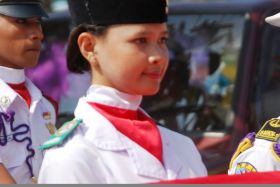 Aksi Pasukan Pengibar Bendera (Paskibra) Peringatan HUT RI di Pangandaran