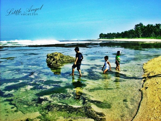 Indahnya Pantai Karapyak