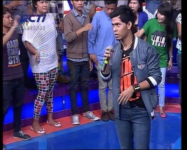 Foto-Foto Cakra Khan Saat Live di Dahsyat RCTI