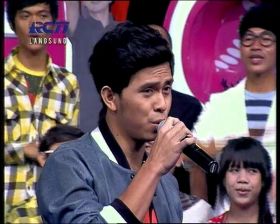 Foto-Foto Cakra Khan Saat Live di Dahsyat RCTI