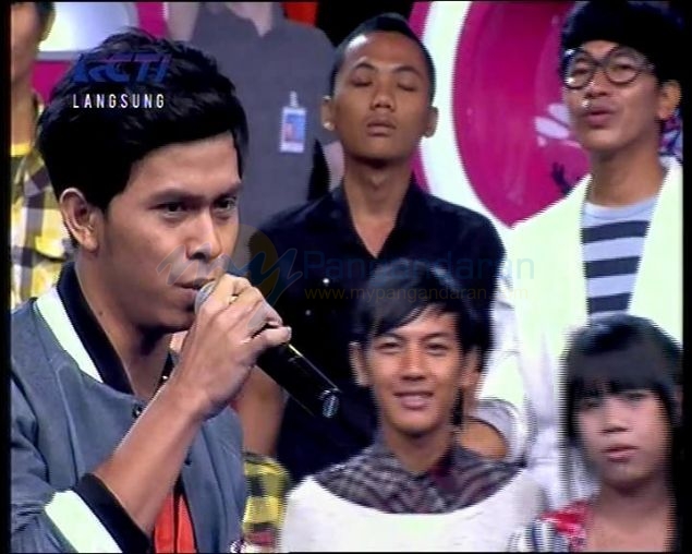 Foto-Foto Cakra Khan Saat Live di Dahsyat RCTI