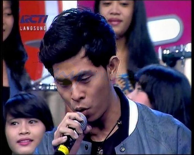 Foto-Foto Cakra Khan Saat Live di Dahsyat RCTI