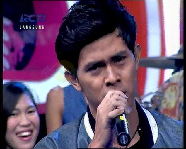 Foto-Foto Cakra Khan Saat Live di Dahsyat RCTI