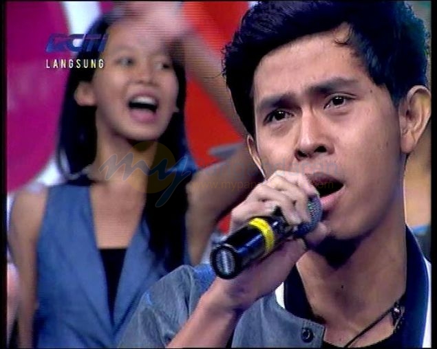 Foto-Foto Cakra Khan Saat Live di Dahsyat RCTI