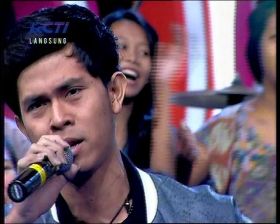 Foto-Foto Cakra Khan Saat Live di Dahsyat RCTI