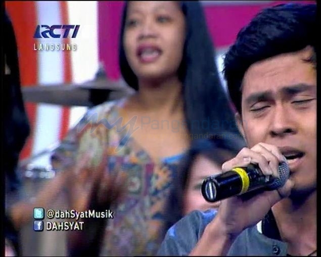 Foto-Foto Cakra Khan Saat Live di Dahsyat RCTI