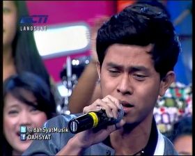 Foto-Foto Cakra Khan Saat Live di Dahsyat RCTI