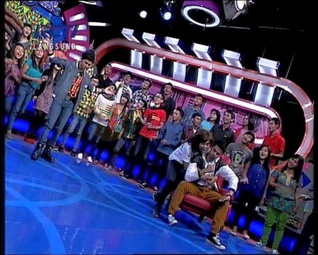 Foto-Foto Cakra Khan Saat Live di Dahsyat RCTI