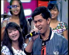 Foto-Foto Cakra Khan Saat Live di Dahsyat RCTI