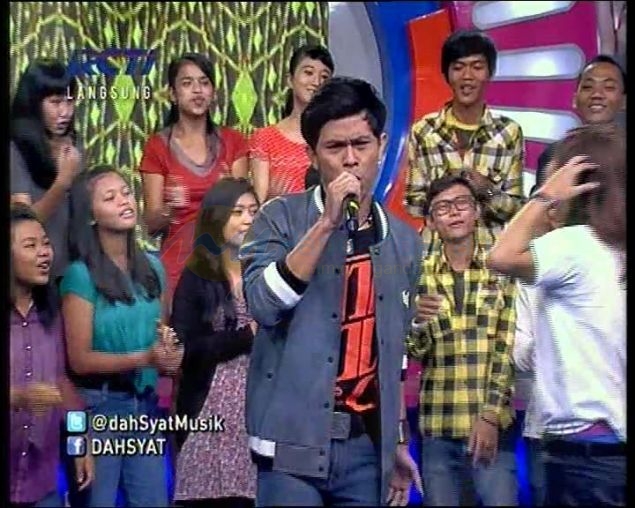 Foto-Foto Cakra Khan Saat Live di Dahsyat RCTI