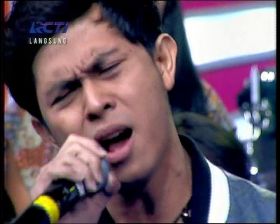 Foto-Foto Cakra Khan Saat Live di Dahsyat RCTI