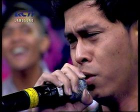 Foto-Foto Cakra Khan Saat Live di Dahsyat RCTI