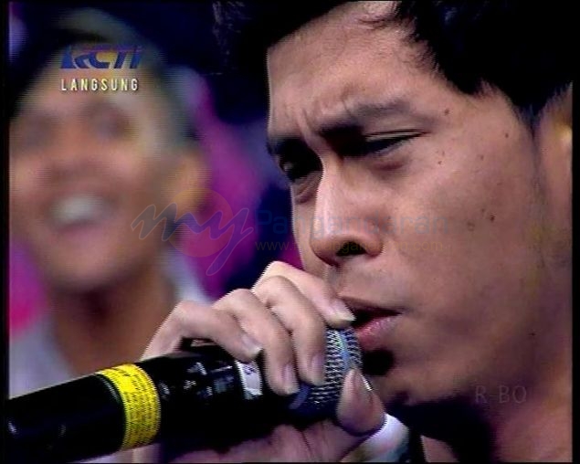 Foto-Foto Cakra Khan Saat Live di Dahsyat RCTI