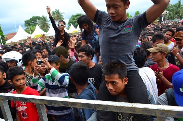 	Band Hello, Hijau Daun dan Zaskia Gotik Hibur Warga Pangandaran