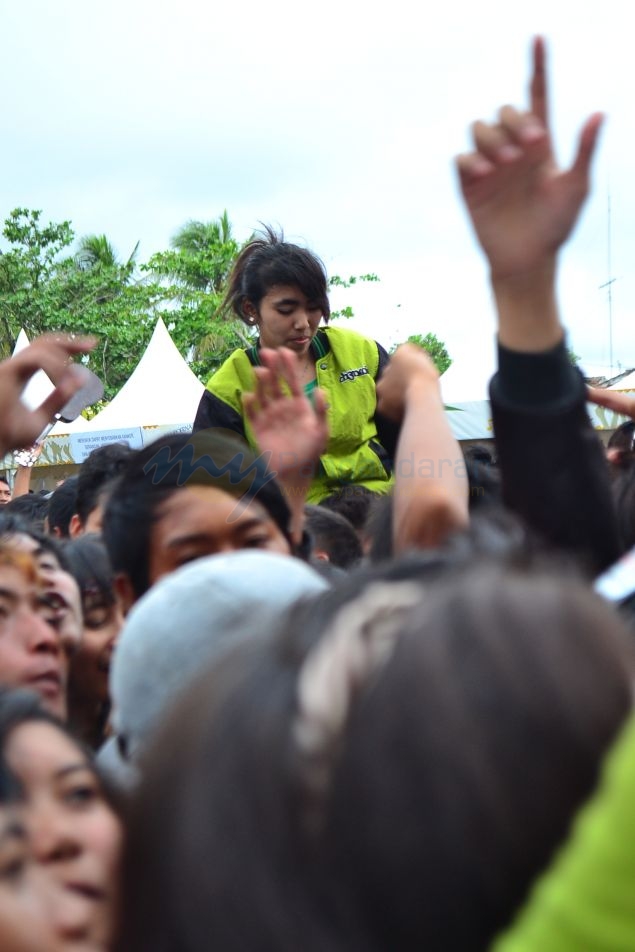 Band Hello, Hijau Daun dan Zaskia Gotik Hibur Warga Pangandaran