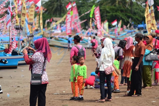 Rangkaian Syukuran Nelayan Pangandaran 2012