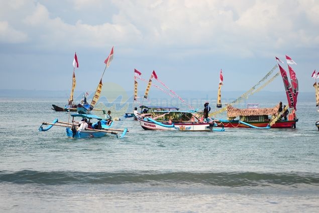 Rangkaian Syukuran Nelayan Pangandaran 2012