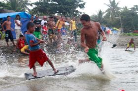 Melihat Potret Anak-Anak Pangandaran Bermain Saat ini