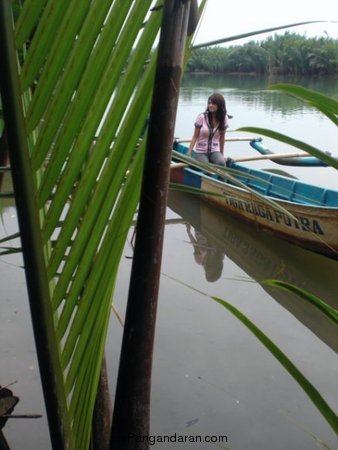 Farah Quinn di Pangandaran