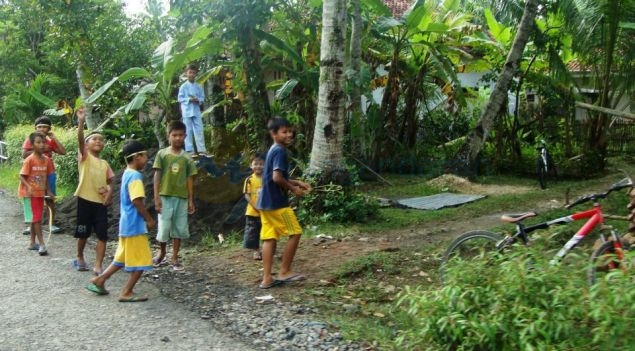 Melihat Potret Anak-Anak Pangandaran Bermain Saat ini