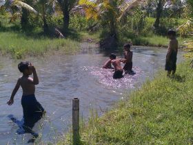 Melihat Potret Anak-Anak Pangandaran Bermain Saat ini