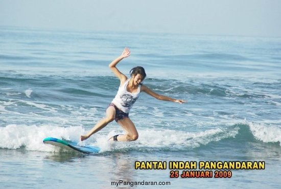 Farah Quinn di Pangandaran