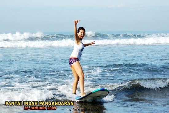 Farah Quinn di Pangandaran