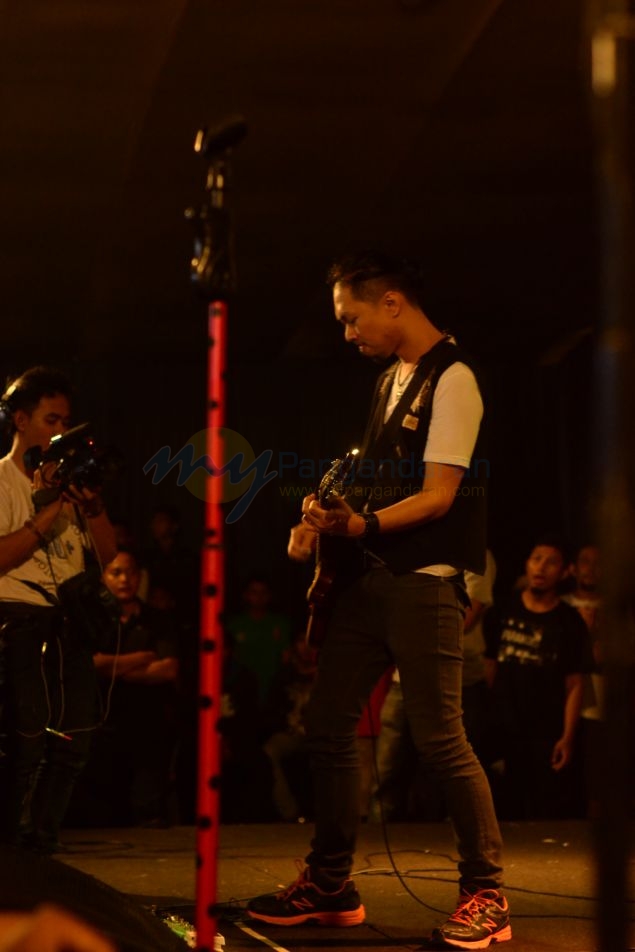 Foto Panggung Saat Band Cokelat Tampil di Pangandaran