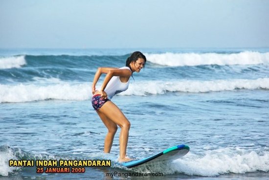 Farah Quinn di Pangandaran