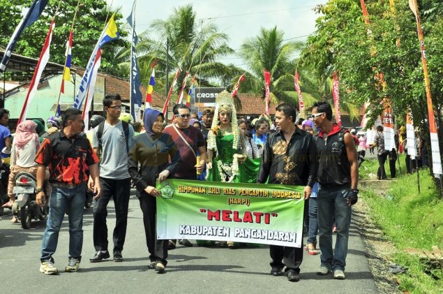 Karnaval dan Gelaran Budaya Meriahkan HUT ke 1 Kabupaten Pangandaran