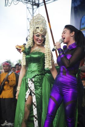 Dewi Persik Hibur Warga Kabupaten Pangandaran