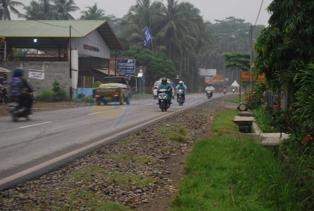 Inilah Potret Hujan Abu Gunung Kelud yang Sampai Pangandaran