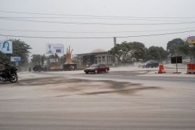 Inilah Potret Hujan Abu Gunung Kelud yang Sampai Pangandaran