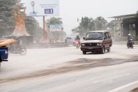 Inilah Potret Hujan Abu Gunung Kelud yang Sampai Pangandaran